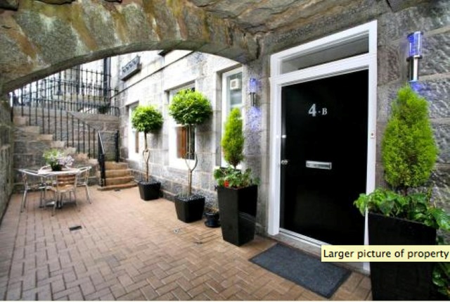  Image of 3 Bedroom Flat  To Rent at Queens Gardens, Aberdeen, AB15 at City Centre Aberdeen Aberdeen, AB15 4YD