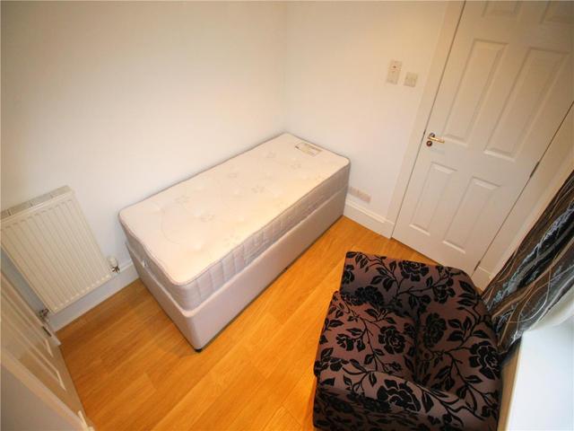  Image of 3 Bedroom Flat  To Rent at Queens Gardens, Aberdeen, AB15 at City Centre Aberdeen Aberdeen, AB15 4YD