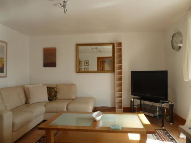  Image of 2 Bedroom Flat  To Rent at Farmers Hall, Aberdeen, AB25 at Rosemount Aberdeen Aberdeen, AB25 1XF