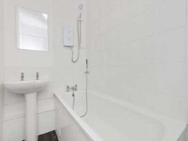  Image of 2 Bedroom Flat  To Rent at Ashvale Place, Aberdeen, AB10 at Aberdeen  Aberdeen, AB10 6PX