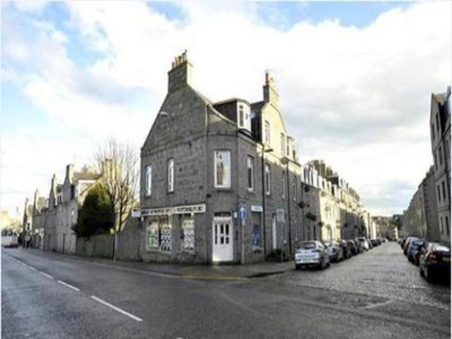  Image of 3 Bedroom Flat  To Rent at Rosemount Place, Aberdeen, AB25 at Aberdeen  Aberdeen, AB25 2XL