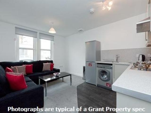  Image of 3 Bedroom Flat  To Rent at Rosemount Place, Aberdeen, AB25 at Aberdeen  Aberdeen, AB25 2XL