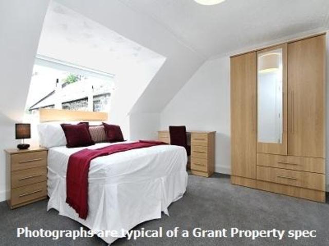  Image of 3 Bedroom Flat  To Rent at Rosemount Place, Aberdeen, AB25 at Aberdeen  Aberdeen, AB25 2XL