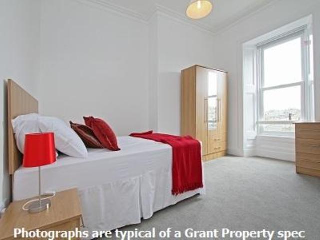  Image of 3 Bedroom Flat  To Rent at Rosemount Place, Aberdeen, AB25 at Aberdeen  Aberdeen, AB25 2XL