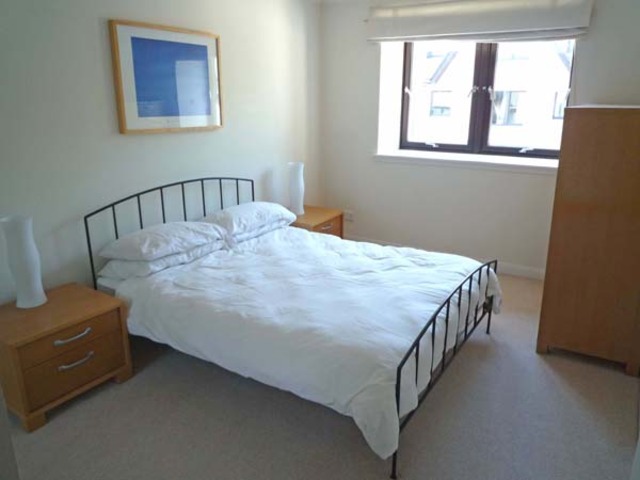  Image of 2 Bedroom Flat  To Rent at Albert Lane, Aberdeen, AB25 at West End Aberdeen Aberdeen, AB25 1SY