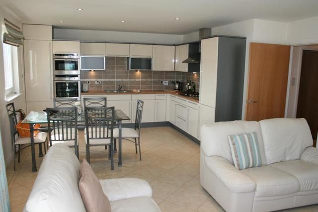  Image of 3 Bedroom Flat  To Rent at Rubislaw Square, Aberdeen, AB15 at West End Aberdeen Aberdeen, AB15 4DG