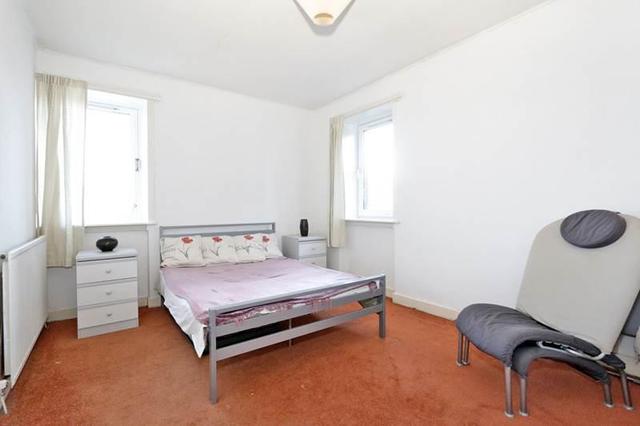  Image of 3 Bedroom Flat  To Rent at North Anderson Drive, Aberdeen, AB16 at Aberdeen, AB16 7GB