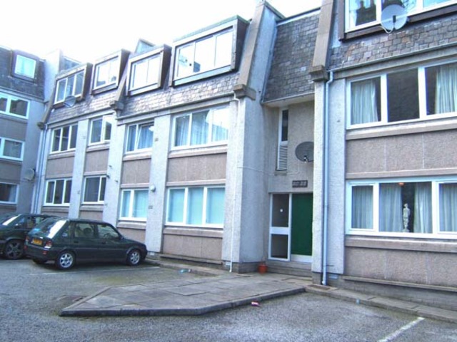  Image of 2 Bedroom Flat  To Rent at Richmond Court, Aberdeen, AB25 at Rosemount Aberdeen Aberdeen, AB25 2WE