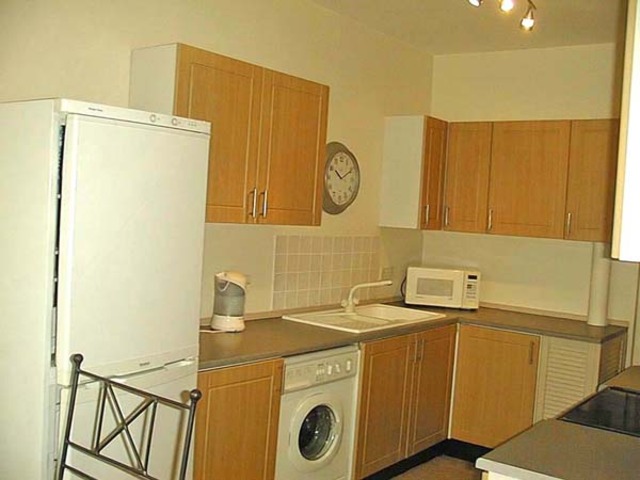  Image of 2 Bedroom Flat  To Rent at Irvine Place, Aberdeen, AB10 at West End Aberdeen Aberdeen, AB10 6HB