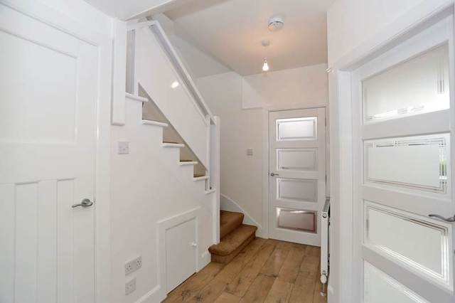 Image of 3 Bedroom Flat  To Rent at Rubislaw Park Crescent, Aberdeen, AB15 at West End Aberdeen Aberdeen, AB15 8BT