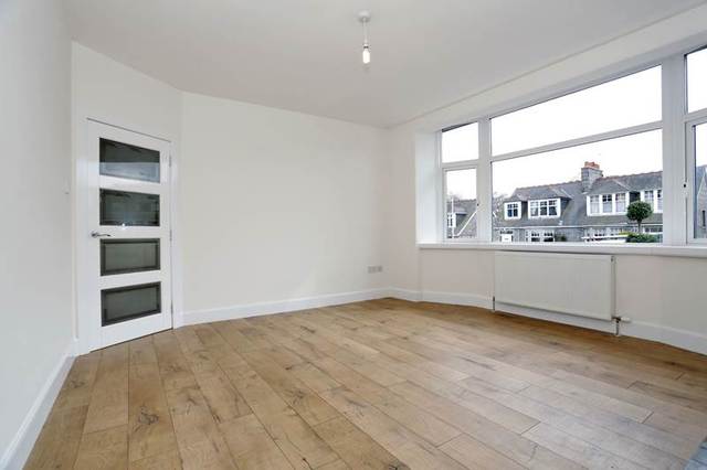  Image of 3 Bedroom Flat  To Rent at Rubislaw Park Crescent, Aberdeen, AB15 at West End Aberdeen Aberdeen, AB15 8BT