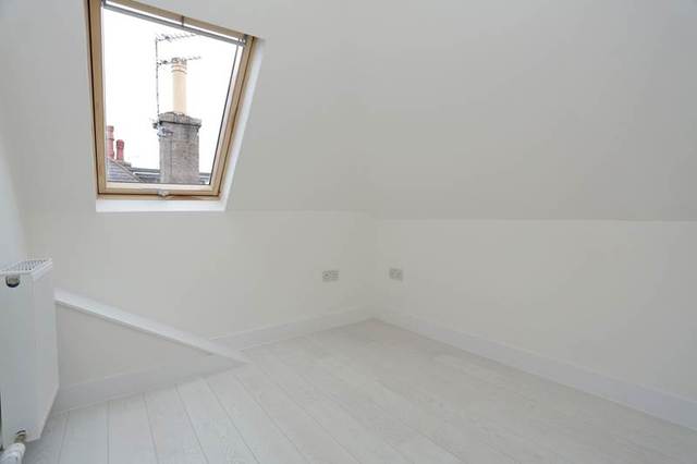  Image of 3 Bedroom Flat  To Rent at Rubislaw Park Crescent, Aberdeen, AB15 at West End Aberdeen Aberdeen, AB15 8BT