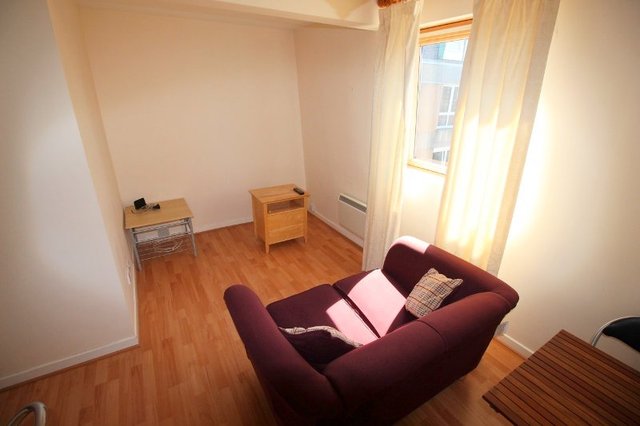  Image of 1 Bedroom Flat  To Rent at Salisbury Court, Aberdeen, AB10 at West End Aberdeen Aberdeen, AB10 6PN