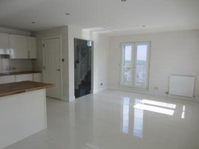  Image of 4 Bedroom Semi-Detached House  To Rent at Woodlands Terrace, Cults, Aberdeen, AB15 at Cults Aberdeen Aberdeen, AB15 9DG