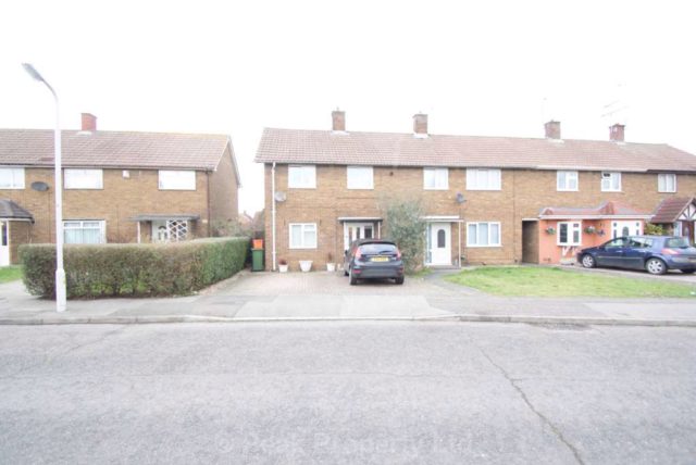 Semi Detached For Rent In Linford Drive Basildon Ss14 2